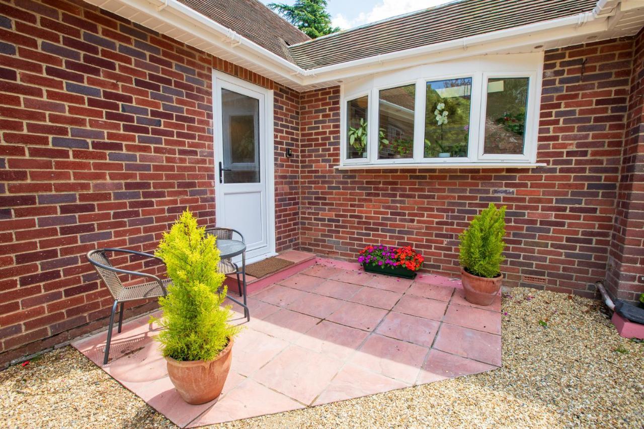 Cosy Annex, Close To With Parking Apartament *